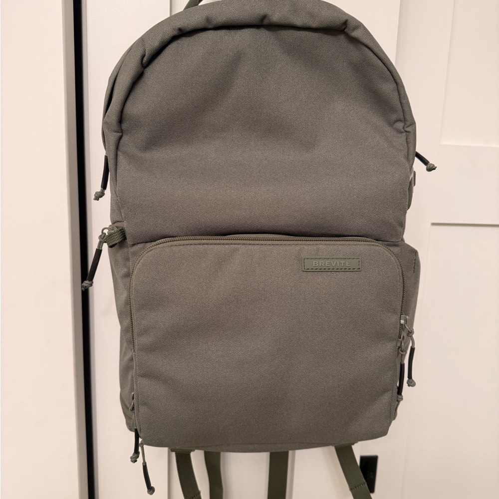 Brevite camera backpack - pine green